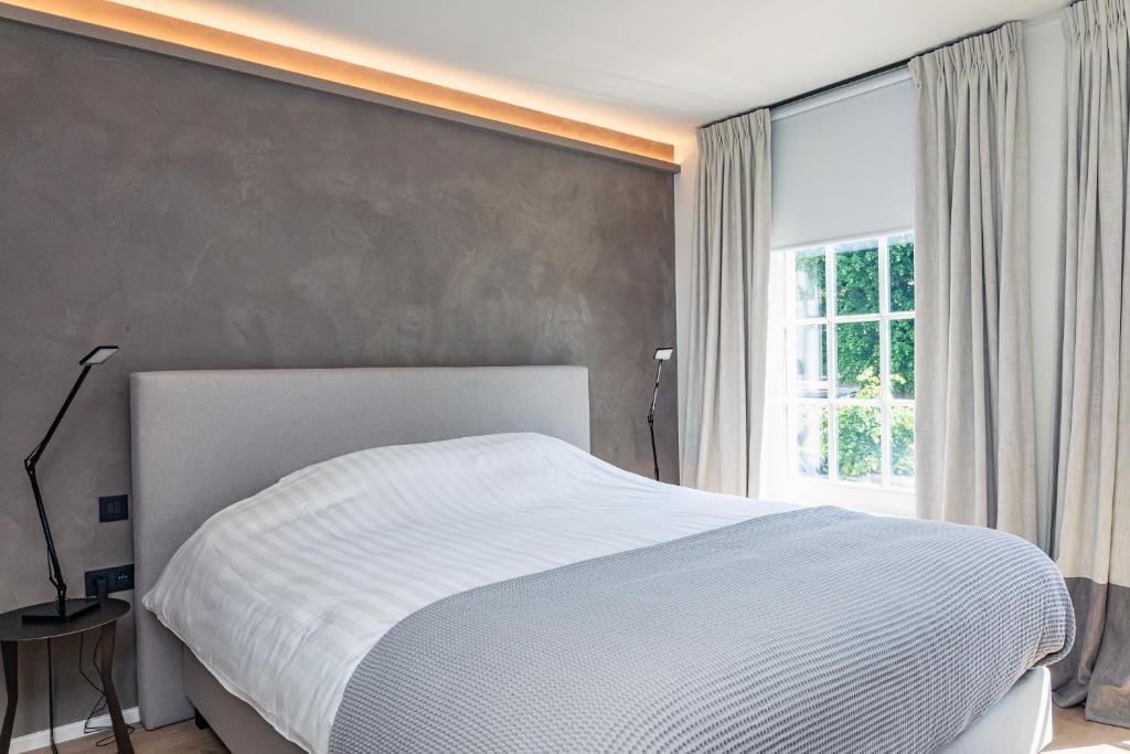 Postel nebo postele na pokoji v ubytování Hotel De Jachthoorn