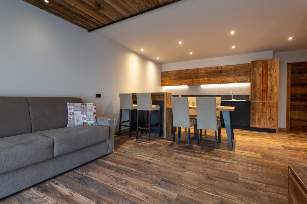 A seating area at Baita Ricky