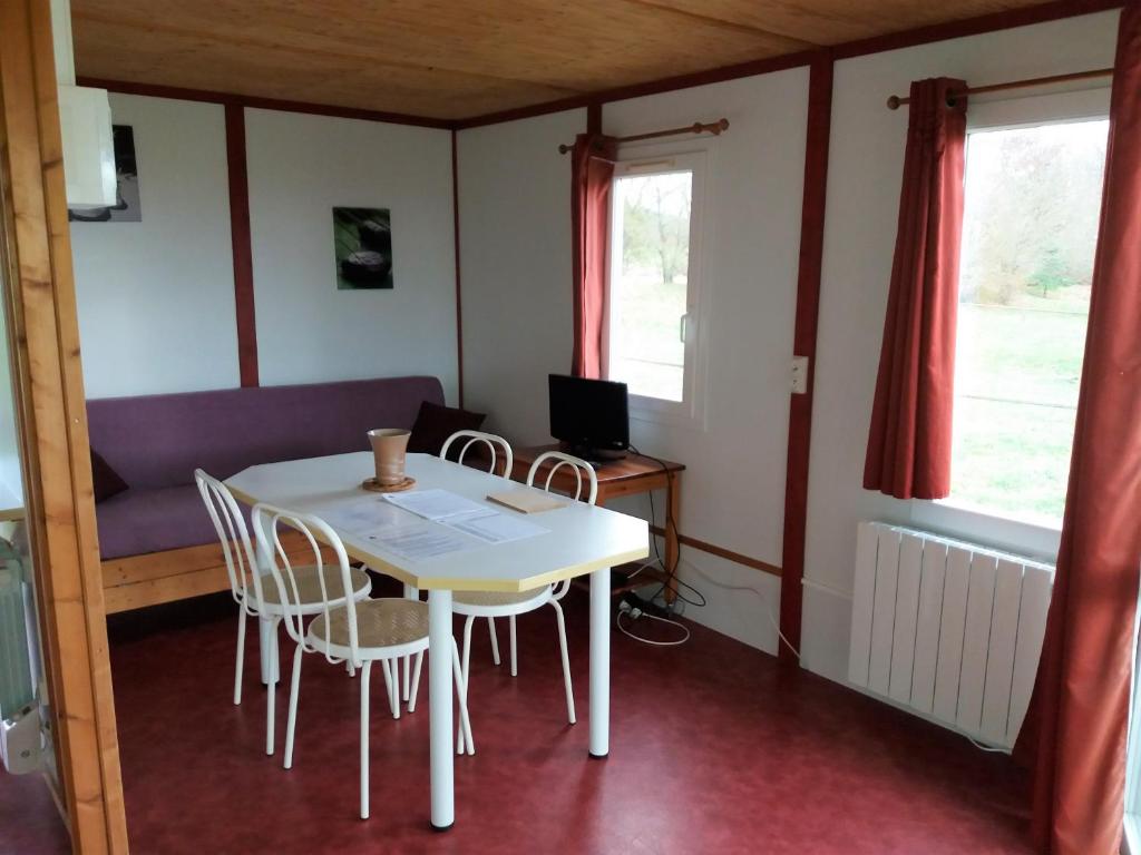 Posezení v ubytování Les Chalets du Quignon