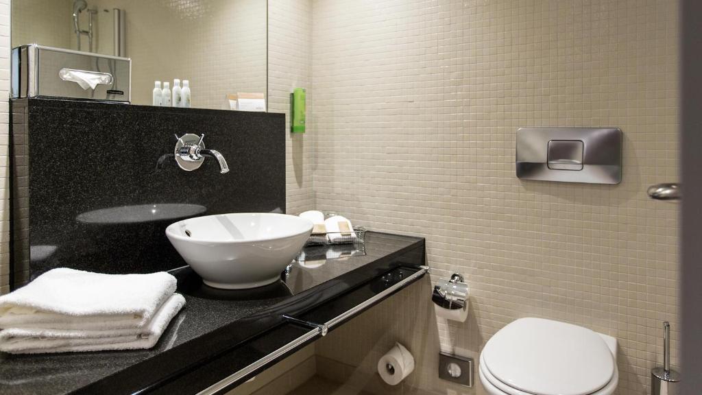 Koupelna v ubytování Mövenpick Hotel Lausanne