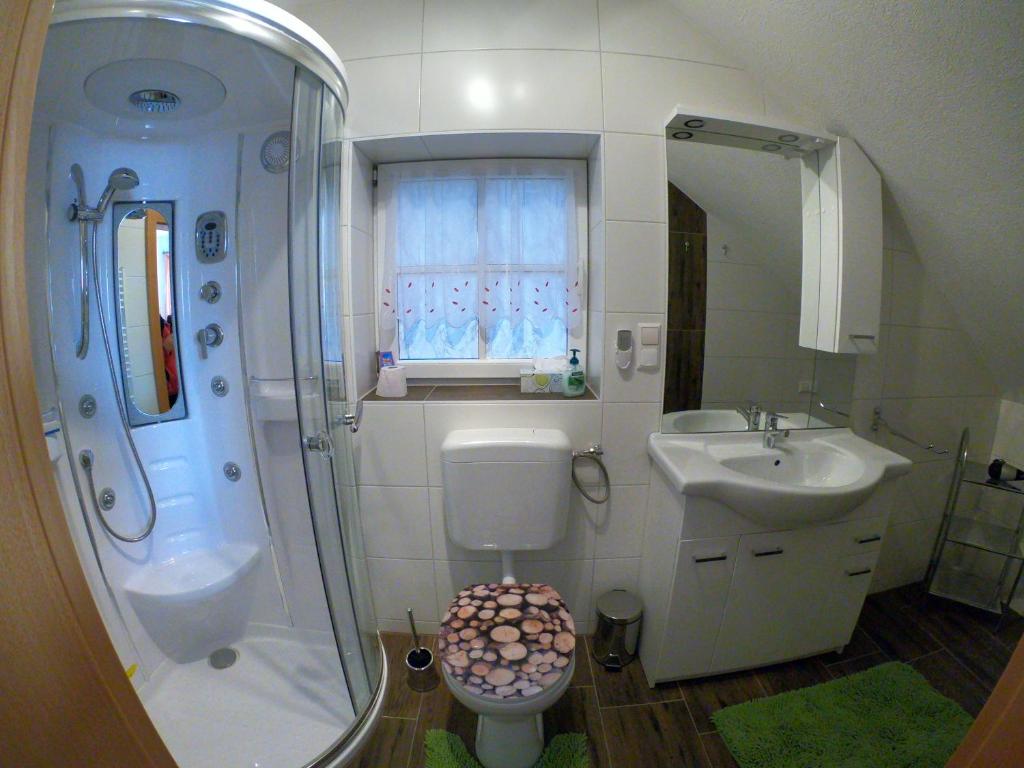Kúpeľňa v ubytovaní Ferienwohnung Stockenhuber