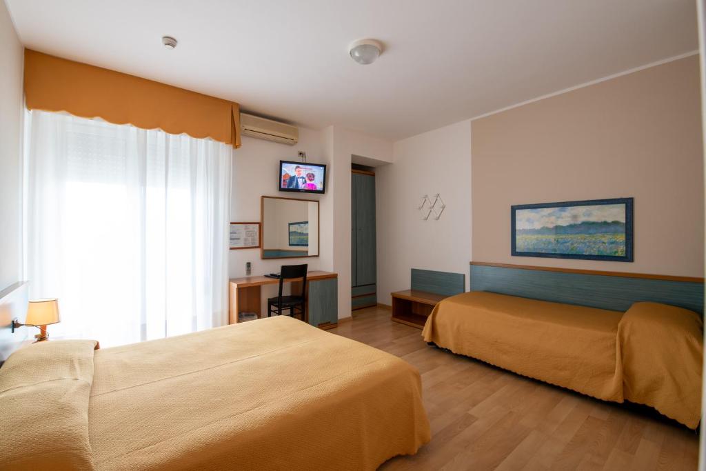 Postel nebo postele na pokoji v ubytování Hotel Parigi
