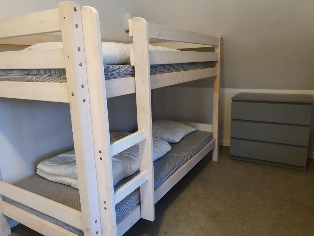 Palanda nebo palandy na pokoji v ubytování Danhostel Ringsted