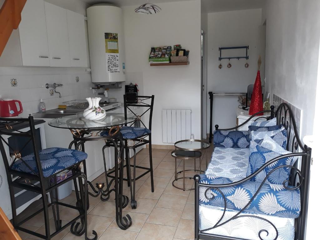 a small kitchen with a table and chairs in a room at Chambres d'Hotes Elvire et Laurent Barbey in Sainte-Marie-du-Mont