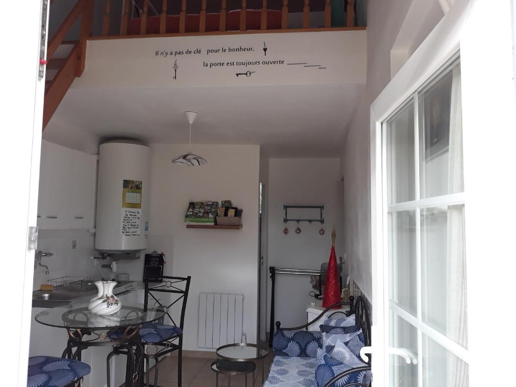 a dining room with a table and a window at Chambres d'Hotes Elvire et Laurent Barbey in Sainte-Marie-du-Mont