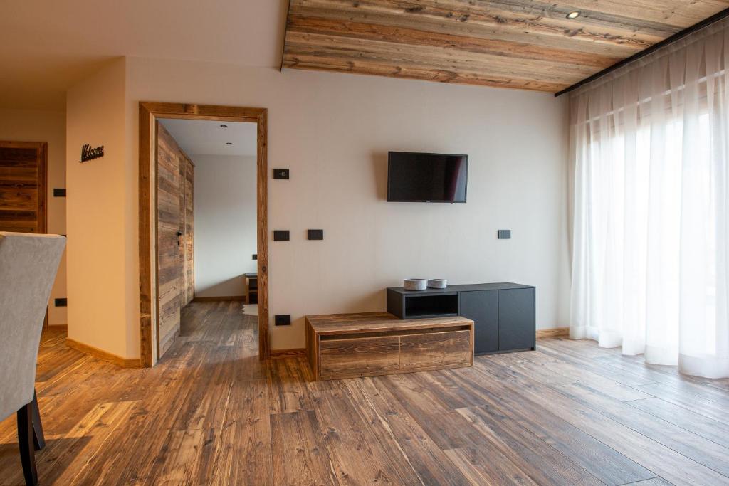 A television and/or entertainment centre at Baita Ricky