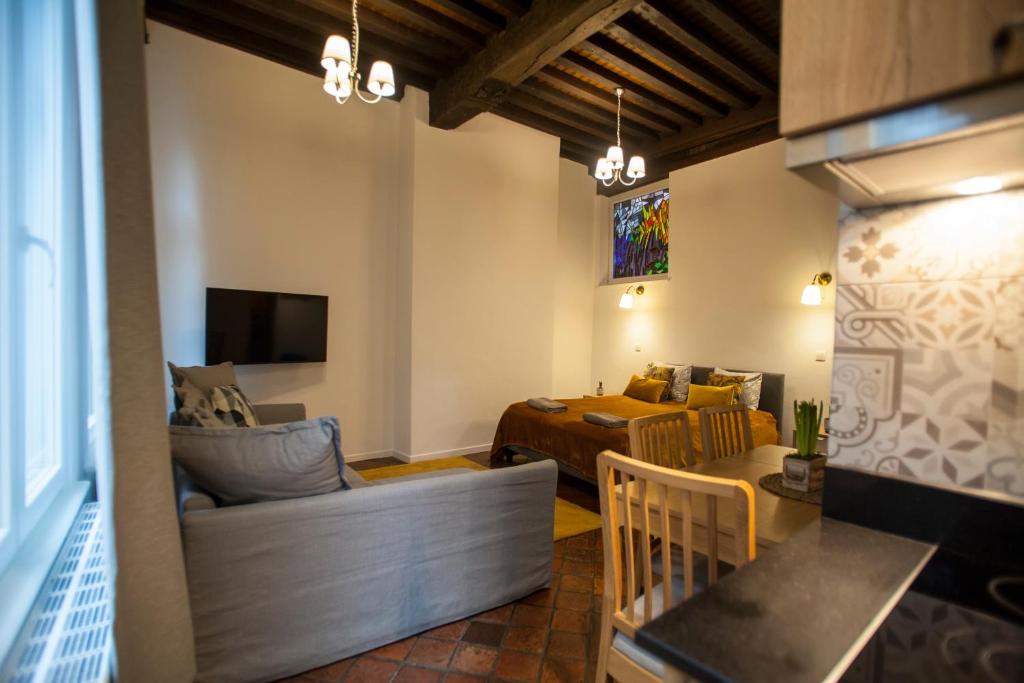Luxury Suites Riverside Residence - Studio Apartment
