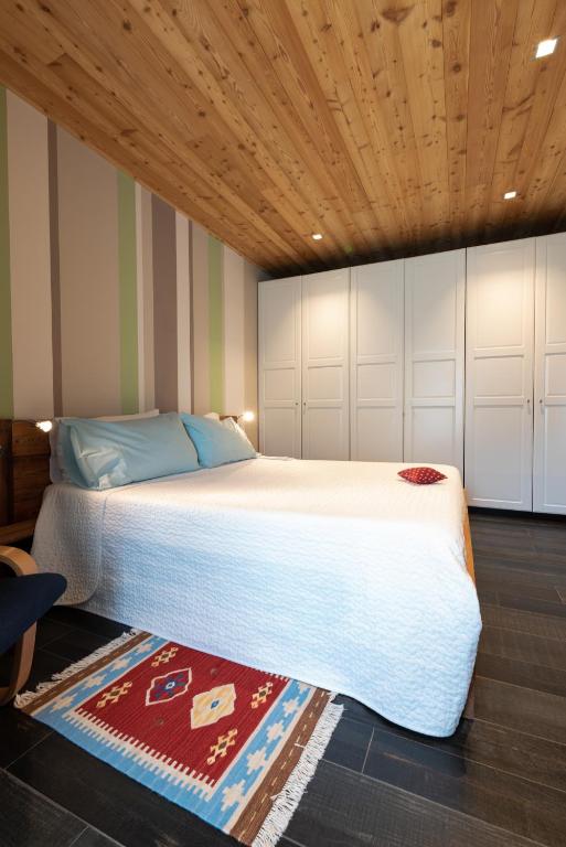 A bed or beds in a room at Casa Monet