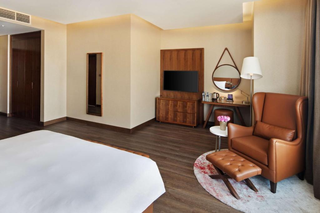A television and/or entertainment centre at Radisson Blu Hotel, Dubai Canal View