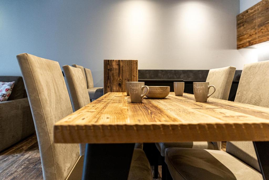 A seating area at Baita Ricky