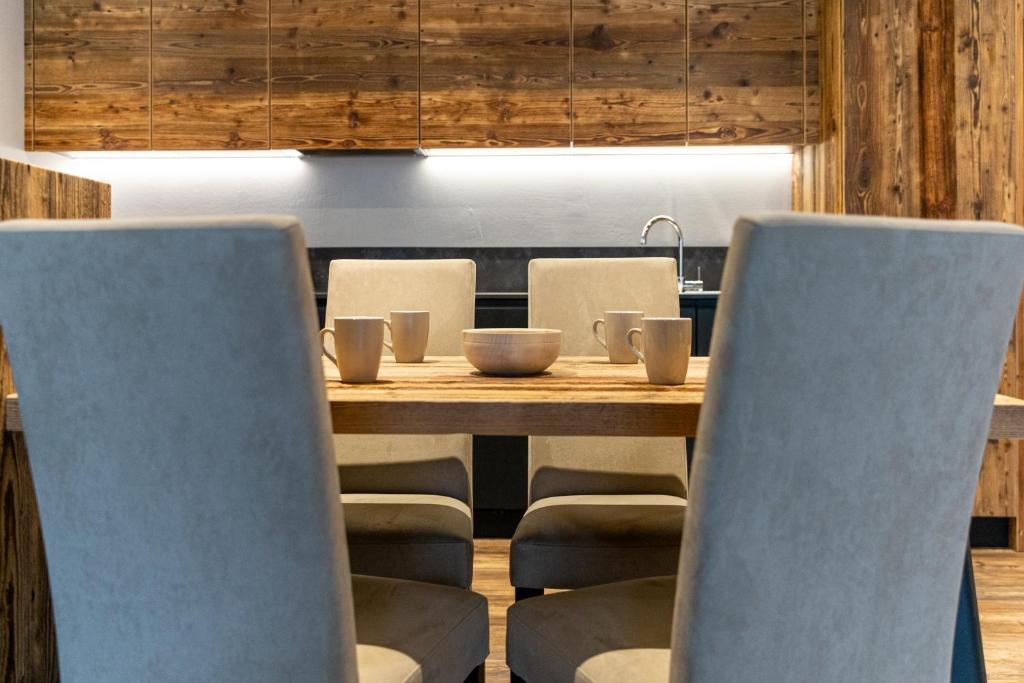 A seating area at Baita Ricky