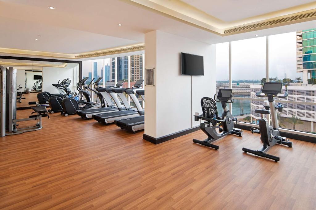 The fitness centre and/or fitness facilities at Radisson Blu Hotel, Dubai Canal View