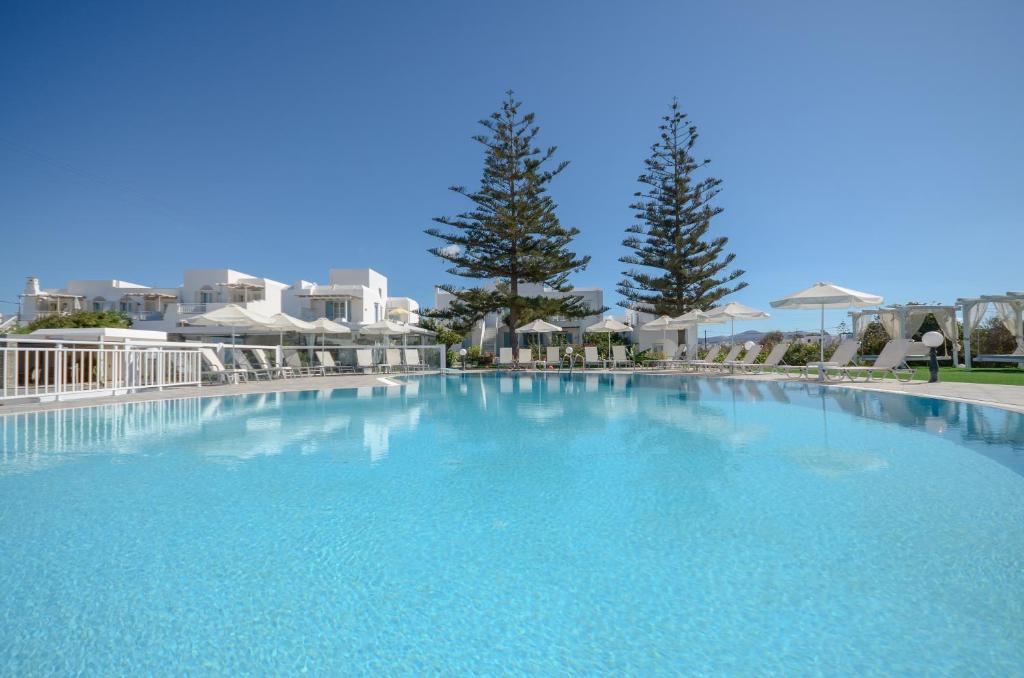 Bazén v ubytovaní Naxos Nature Suites alebo v jeho blízkosti
