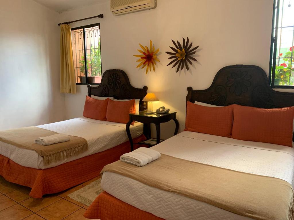 Postel nebo postele na pokoji v ubytování Hotel La Posada del Angel