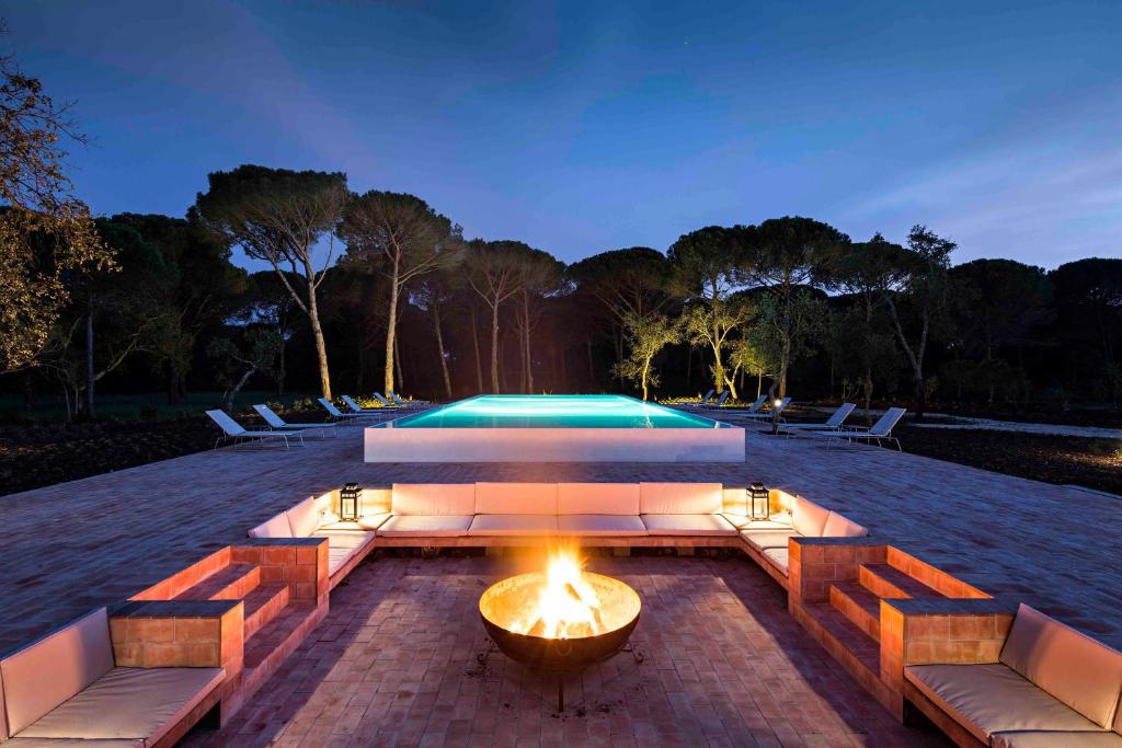 A piscina localizada em Sublime Comporta Country Retreat & SPA ou nos arredores