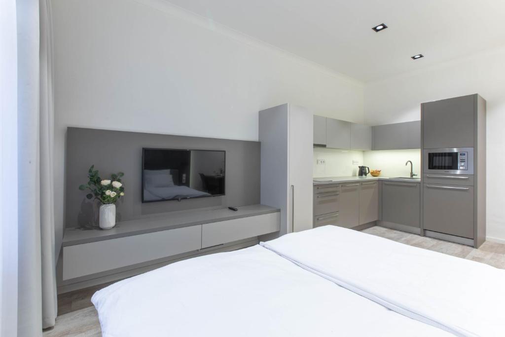 Kuchyň nebo kuchyňský kout v ubytování Lampi Aparthotel Prague