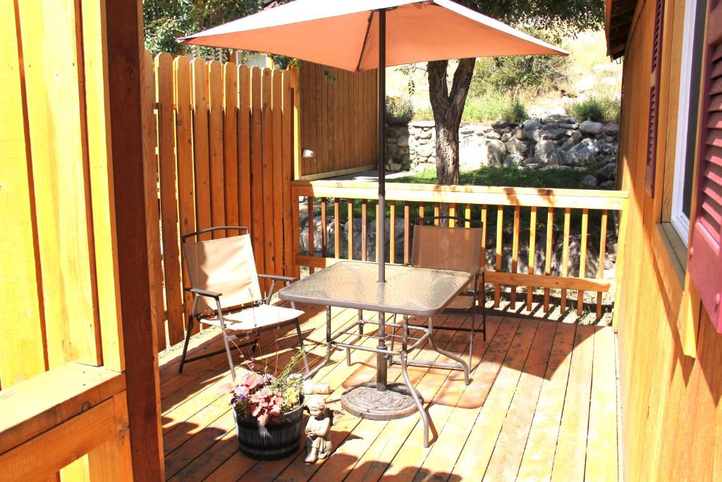 Yellowstone's Treasure Cabins photo