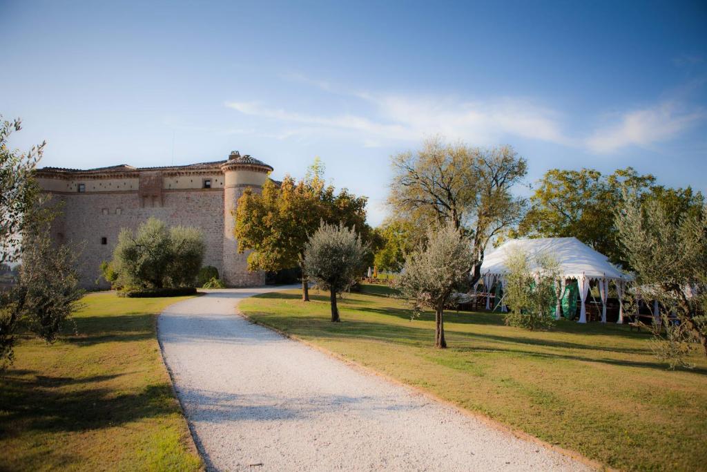 a path leading to a large building with a tent at La Fortezza Alta in Avigliano