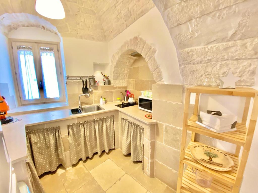 Kuchnia lub aneks kuchenny w obiekcie Trulli Fenice Alberobello
