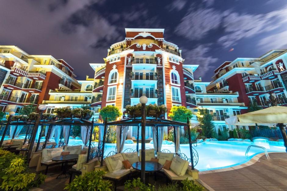 Bazén v ubytování MESSEMBRIA RESORT nebo v jeho okolí