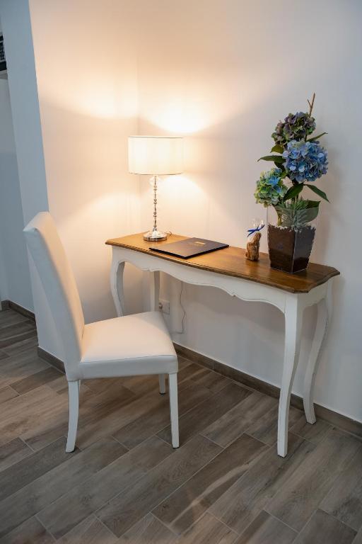 Porta Aragonese Luxury Rooms - 13