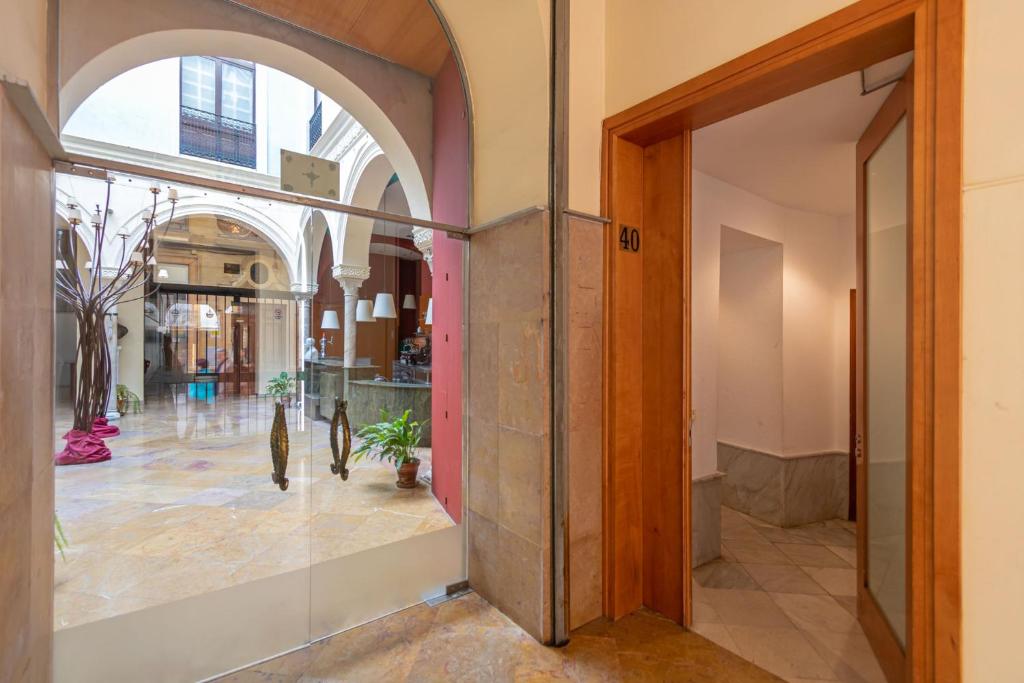 Escapada Romántica, 2 pax, Centro Histórico, Seville ...