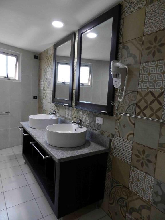 Koupelna v ubytování MON Hotel Boutique