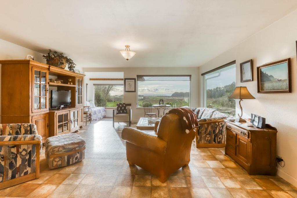 a living room with a couch and a table at Prairie Beach Home in Orick