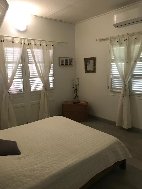 Postel nebo postele na pokoji v ubytování VILLA LES GRIVES