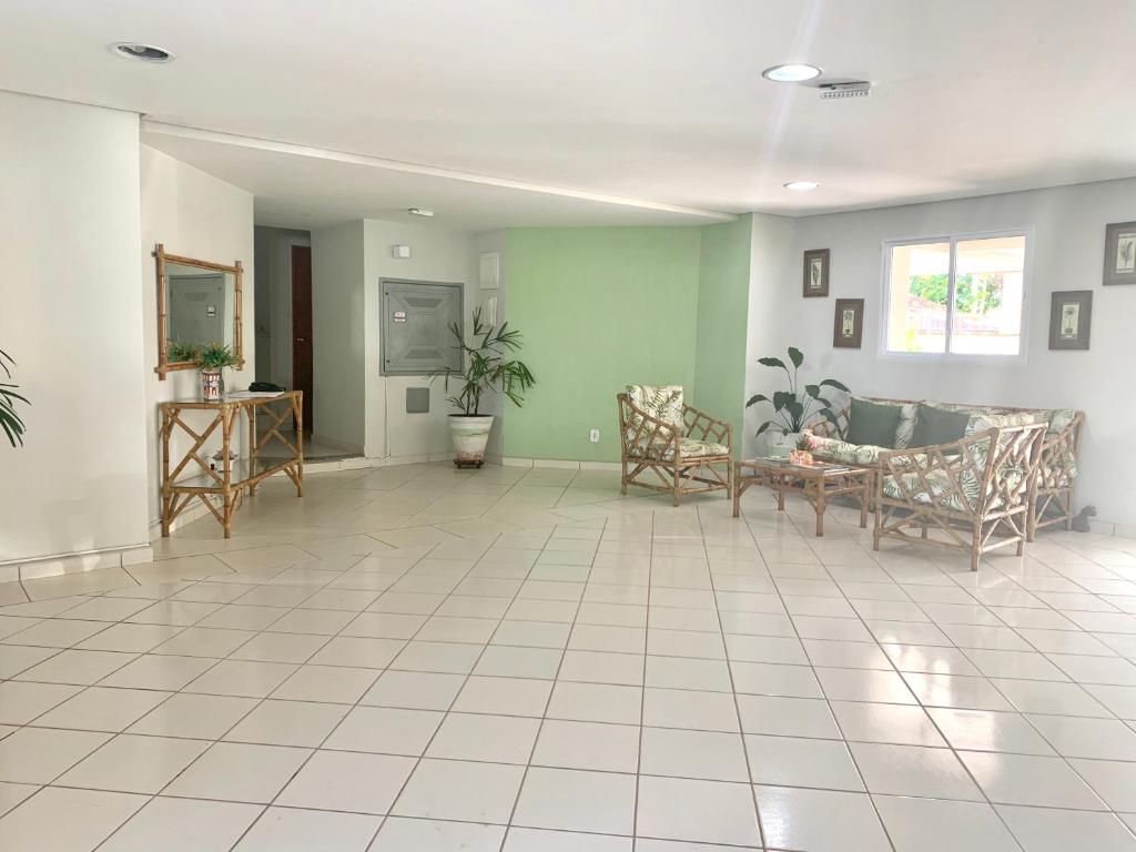  Apto 2 QTs c Garagem e Piscina no Centro