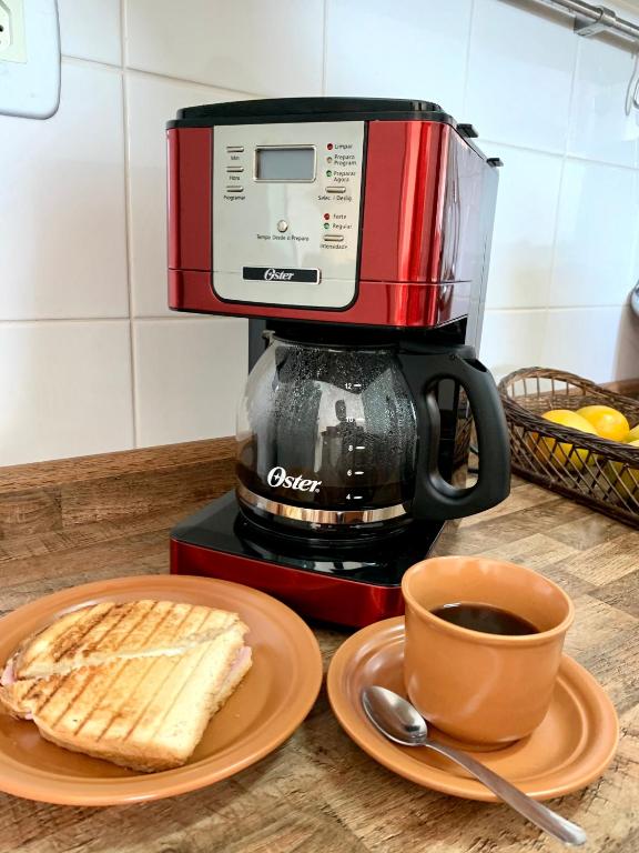  Apto 2 QTs c Garagem e Piscina no Centro