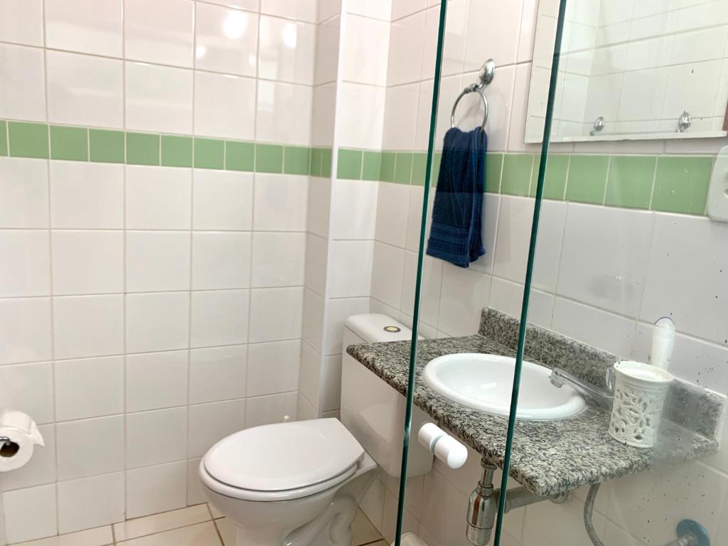  Apto 2 QTs c Garagem e Piscina no Centro