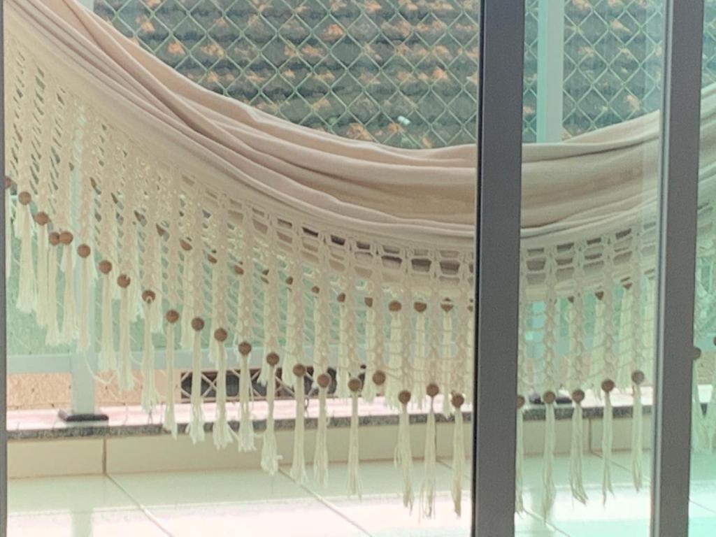  Apto 2 QTs c Garagem e Piscina no Centro