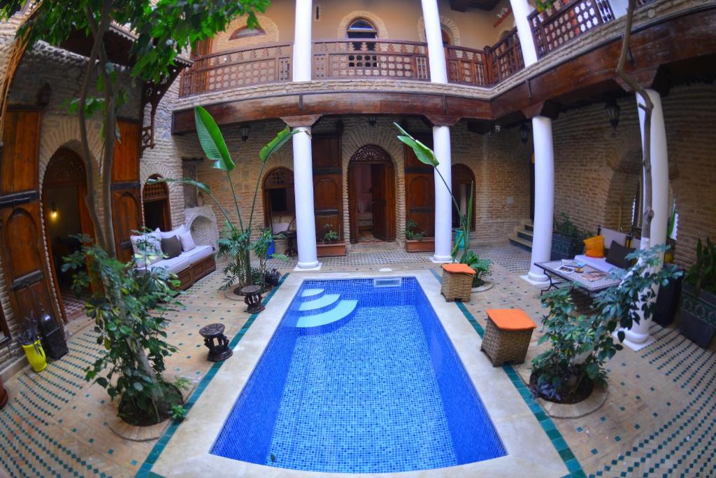 Piscina a Riad Hidden o a prop