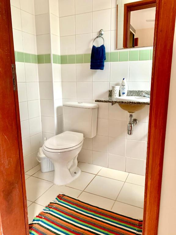  Apto 2 QTs c Garagem e Piscina no Centro