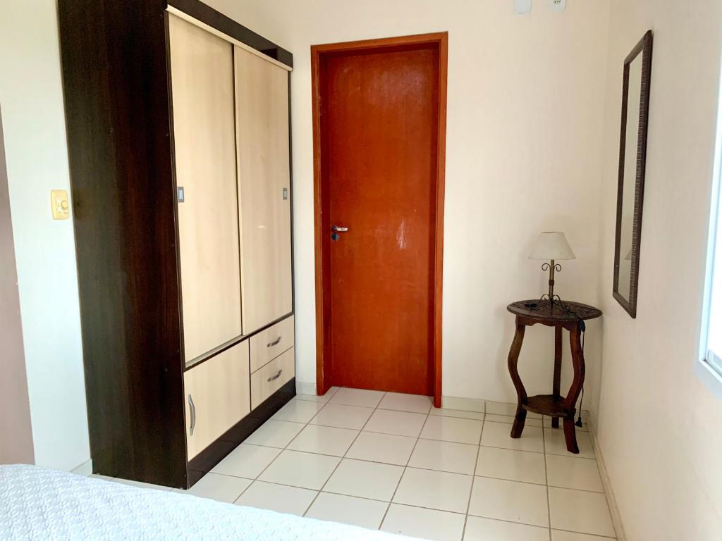  Apto 2 QTs c Garagem e Piscina no Centro