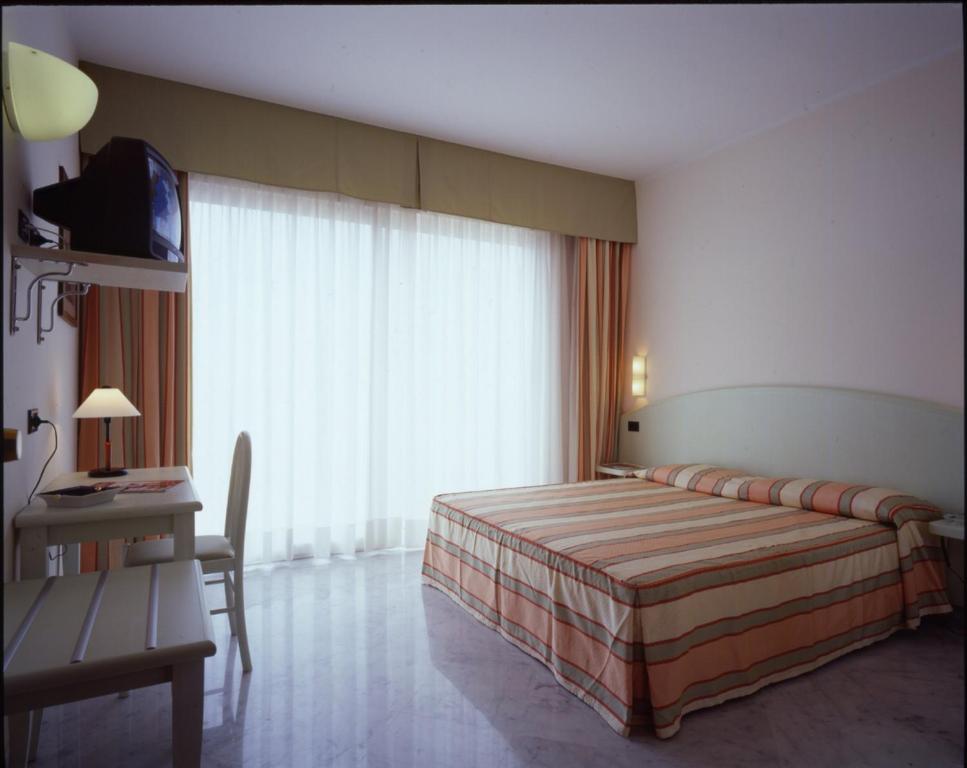 Hotel Elena - Deluxe Double Room With Balcony And Sea View