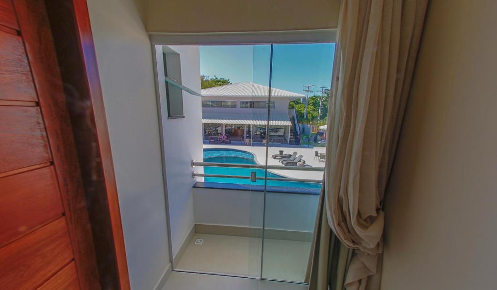 Bazén v ubytování SunBahia Praia Hotel nebo v jeho okolí