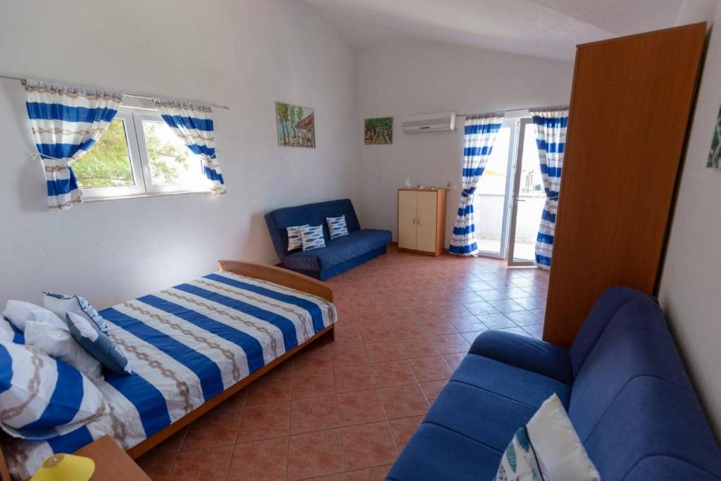 Postel nebo postele na pokoji v ubytování Apartments Elena