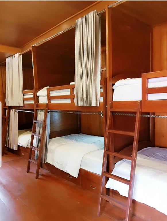 Postel nebo postele na pokoji v ubytování Korpak Villa & Resort Raja Ampat