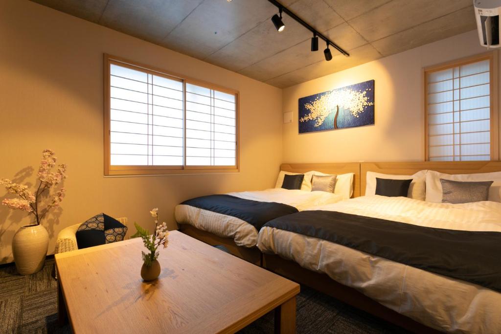 Giường trong phòng chung tại Sakura Stay Otorii