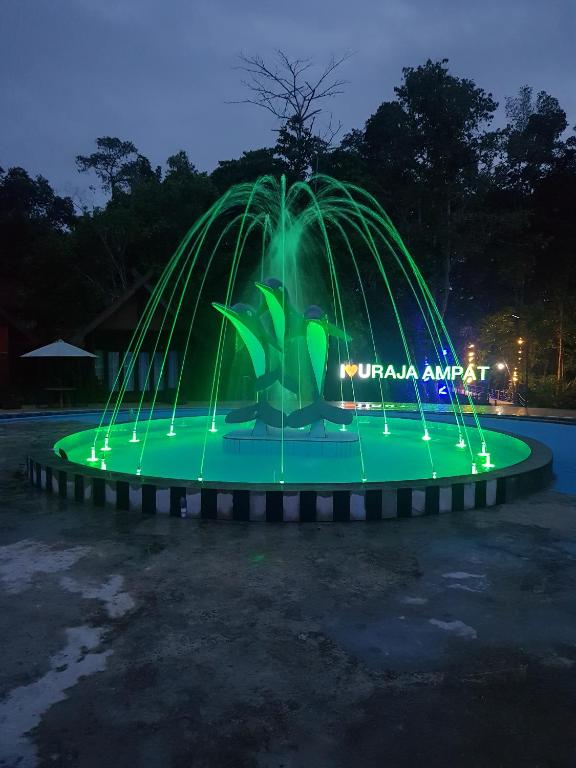 Bazén v ubytování Korpak Villa & Resort Raja Ampat nebo v jeho okolí
