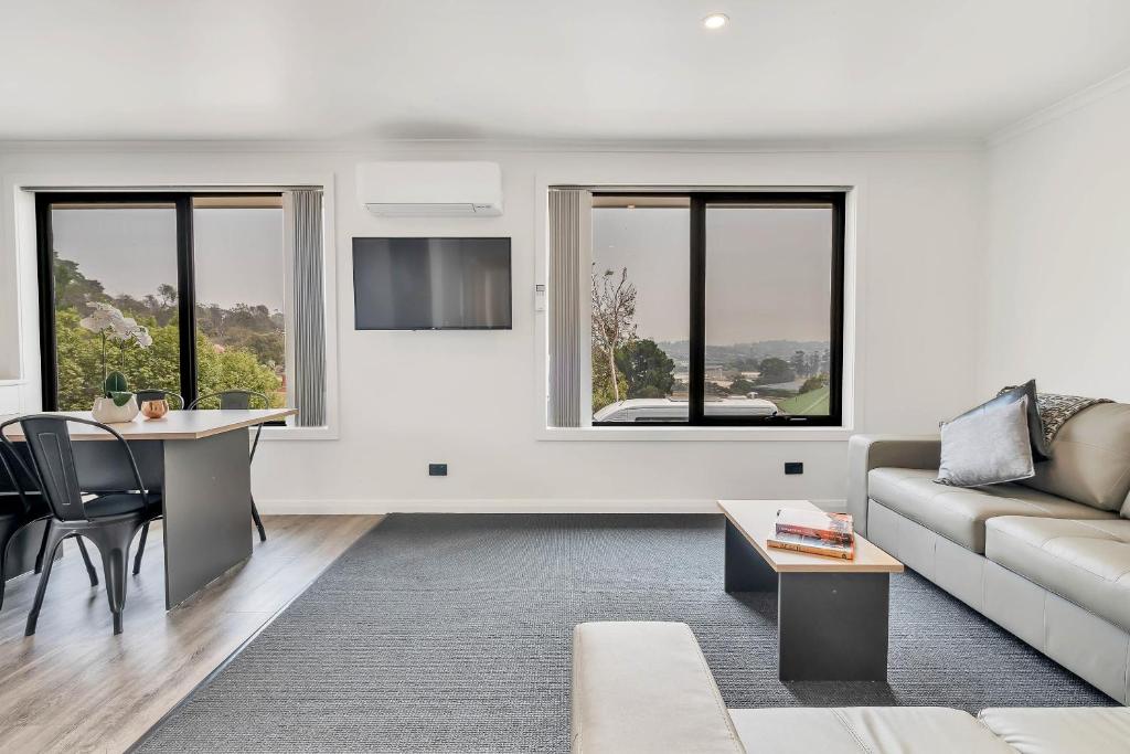 Youngtown Executive Apartments - 2BR included, Free Parking & Wifi, Sofa Bed & Cot fee applies photo