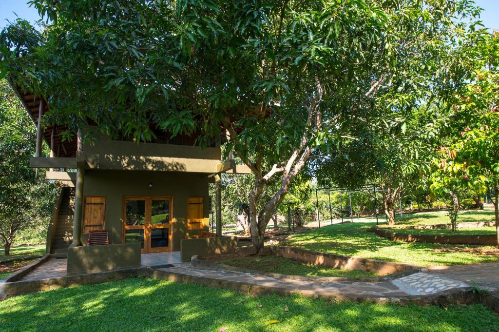 Zahrada ubytování Kalu's Hideaway Udawalawe