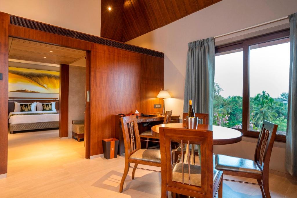 Posezení v ubytování YU Hotel Candolim