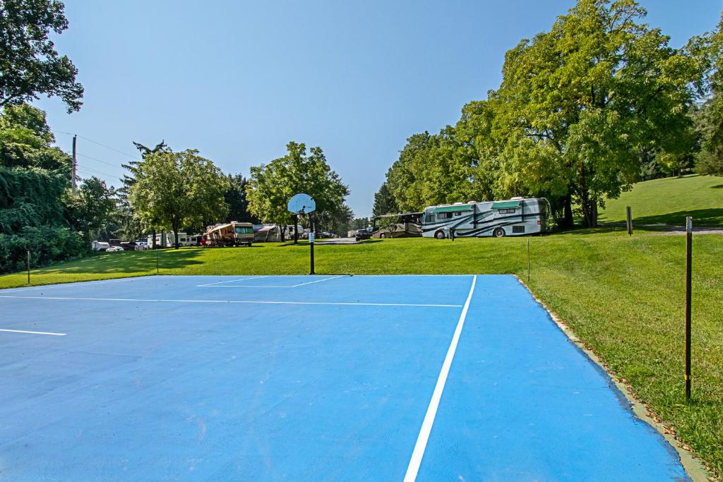 Tenis a/nebo squash v ubytování Hershey Camping Resort Park Model 6 nebo okolí