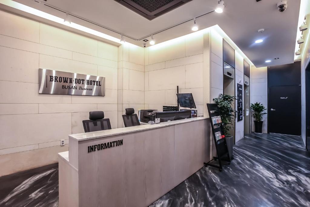 Vstupní hala nebo recepce v ubytování Beomil Brown Dot Hotel