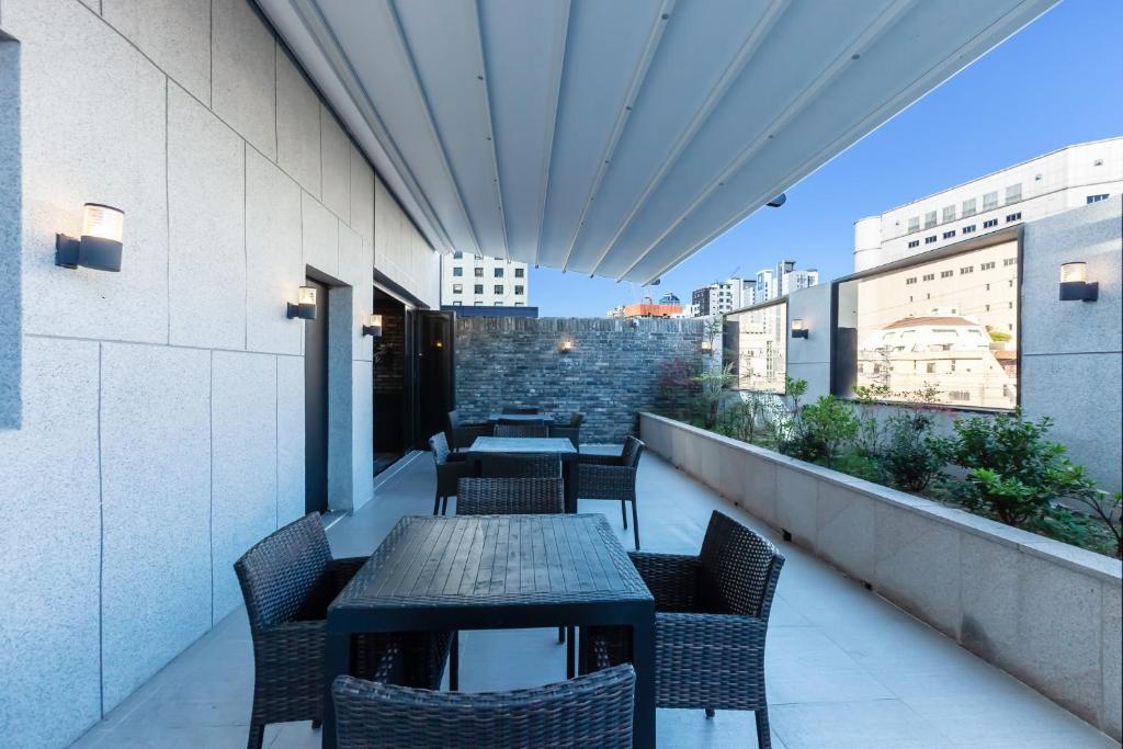 Balkón nebo terasa v ubytování Beomil Brown Dot Hotel