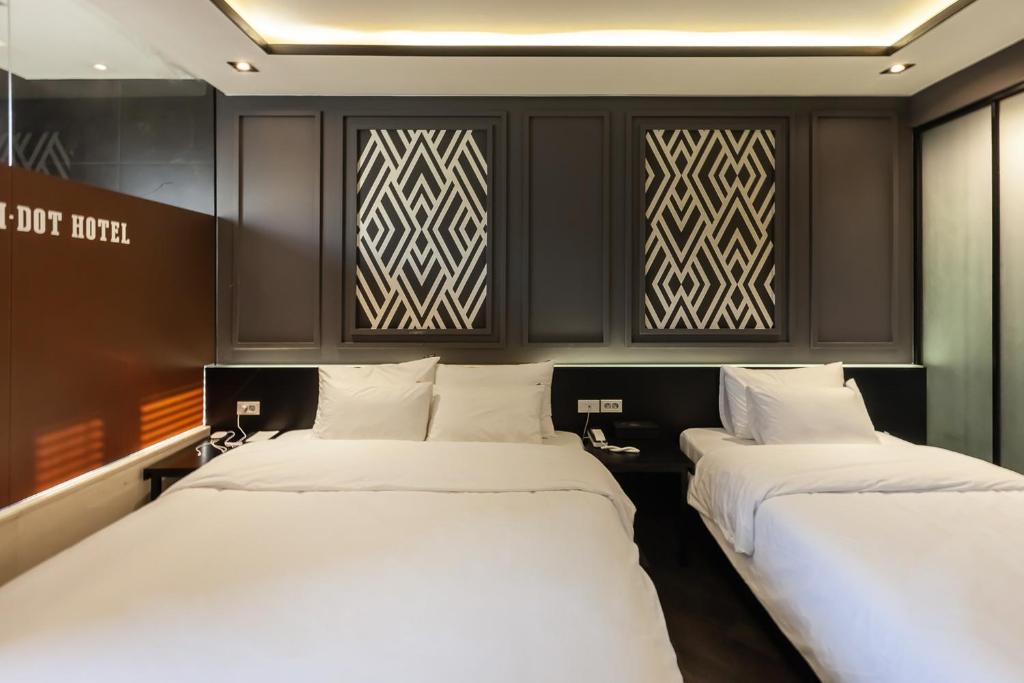 Postel nebo postele na pokoji v ubytování Beomil Brown Dot Hotel