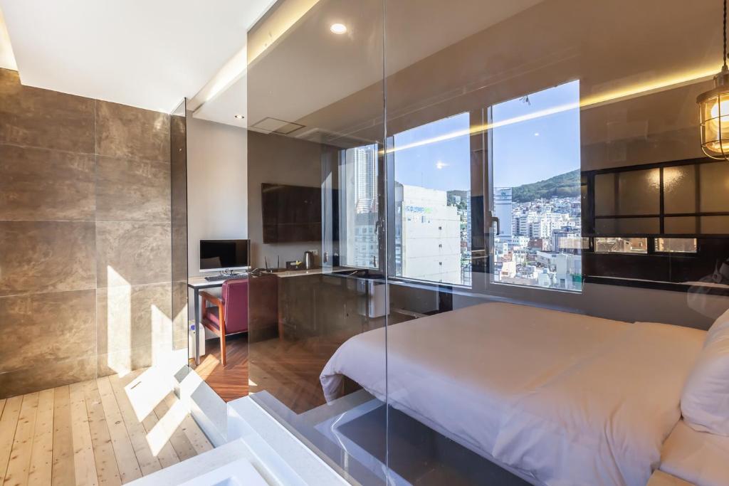 Kuchyň nebo kuchyňský kout v ubytování Beomil Brown Dot Hotel